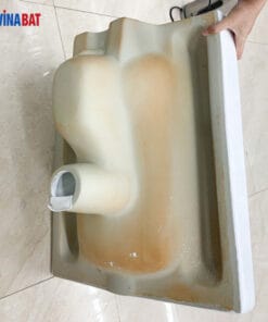 Xí xổm vuông Kamanda 907 kèm két nước nhựa 6